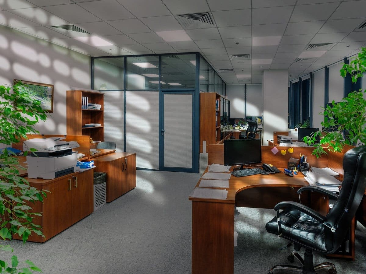 Bureaux d'entreprise préparés pour un transfert par Le Déménageur Provençal en région PACA